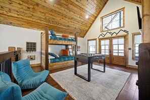Games room - Luxury Cabin, Hot-Tub, Walk To Restaurants, EV Charger, Game room, Privacy (Broken Bow)