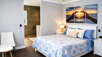 5 bedrooms, desk, iron/ironing board, travel crib