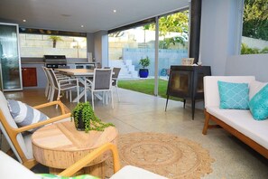 Interior - Sant's Beach Retreat - Private Pool and Fire Pit (Hillarys)