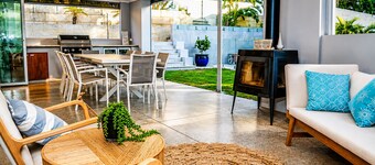 Sant's Beach Retreat - Private Pool and Fire Pit