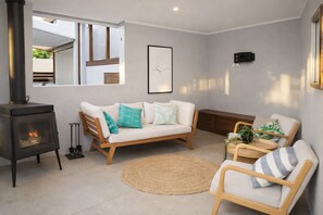 Interior - Sant's Beach Retreat - Private Pool and Fire Pit (Hillarys)