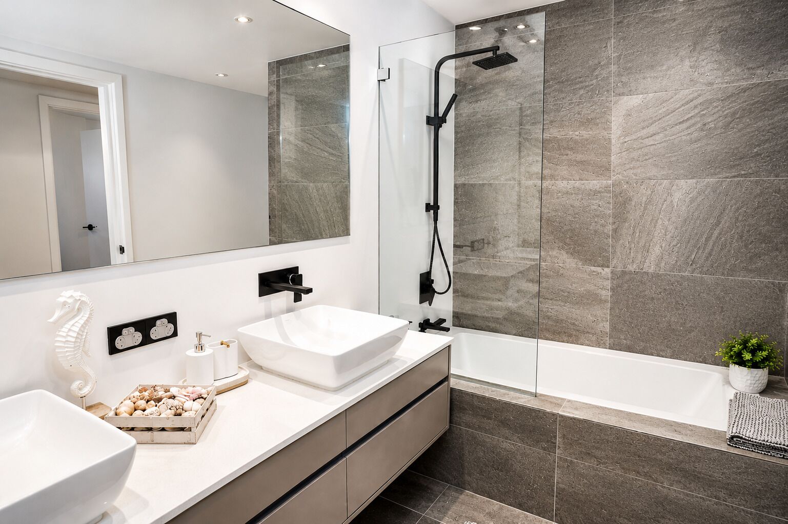 Bruser, hårtørrer, håndklæder