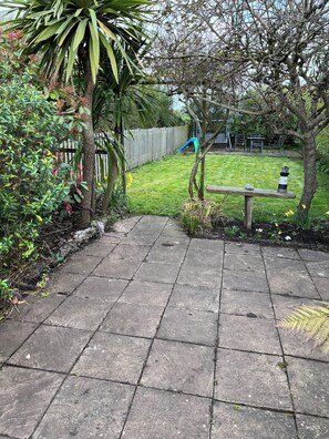 Children’s area - Traditional 1850s fisherman’s cottage, perfect coastal retreat, sea views. (Scratby)