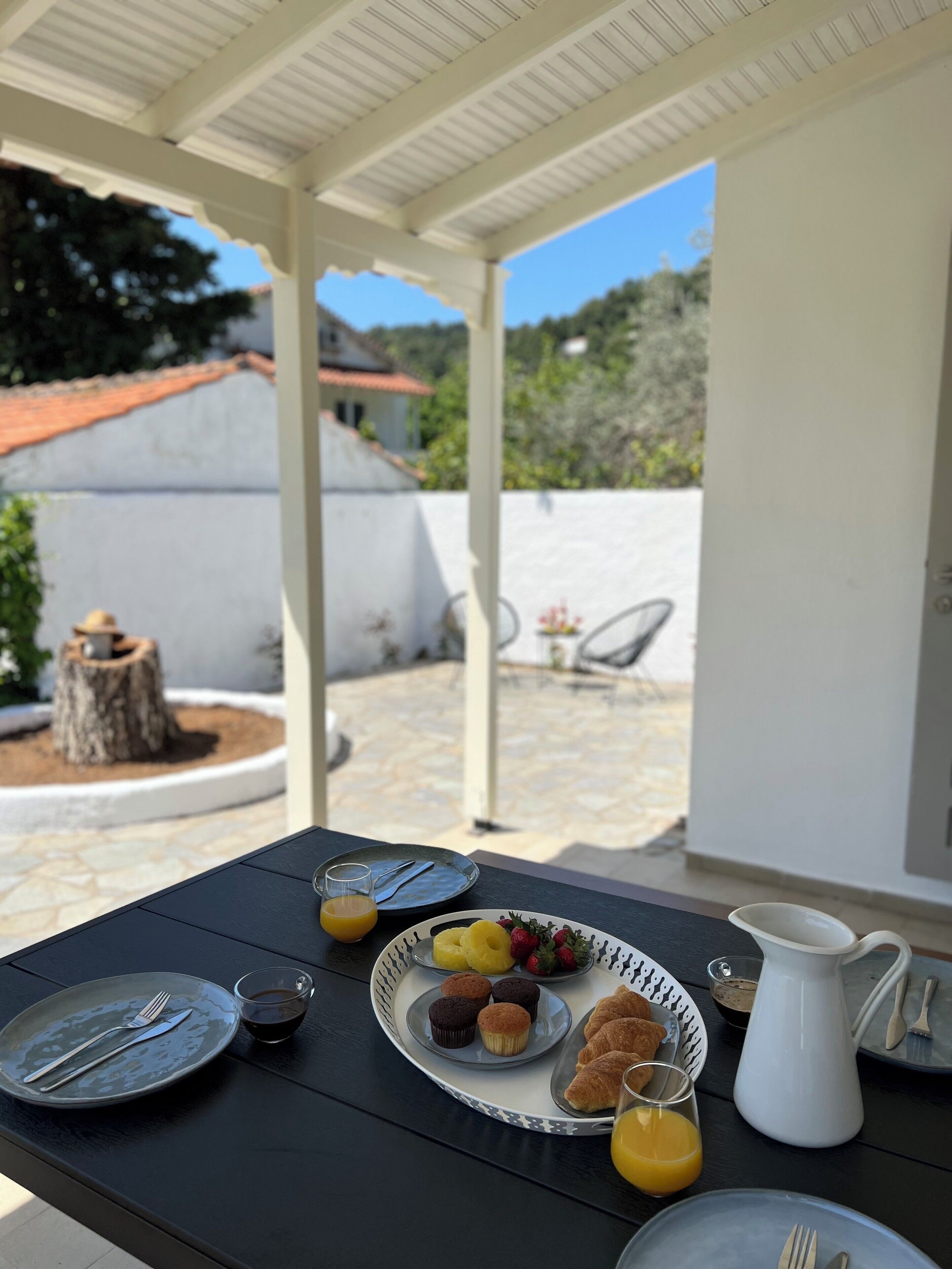 Appartement Familial, balcon, vue jardin | Restauration extérieure