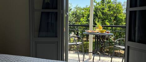 Estudio estándar, balcón, vista al jardín