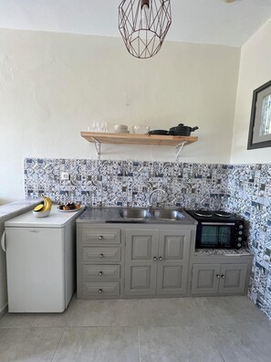 Estudio estándar, balcón, vista al jardín | Cocina privada