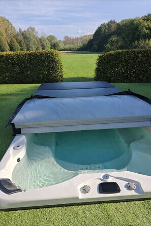 Bañera de hidromasaje exterior