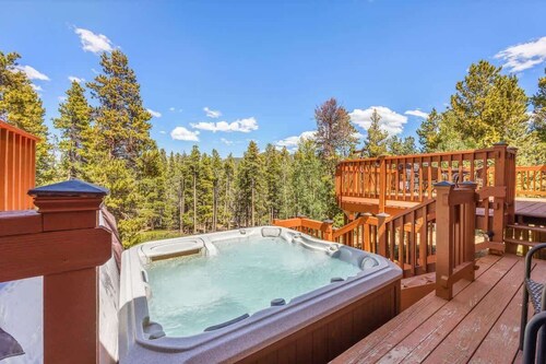 Eco Cabin w/ Hot Tub + Golden Gate Canyon Views