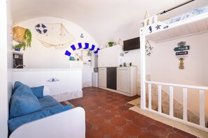 Lobby - Mono Judeca by BarbarHouse (Vieste)