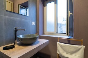 Family Room, Non Smoking, Garden View | Bathroom - HOPESTEL Secret Garden Napoli (Naples)