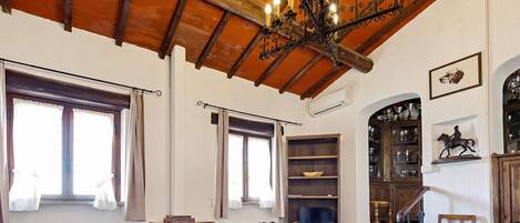 Classic Studio, Patio, Garden View | Living area