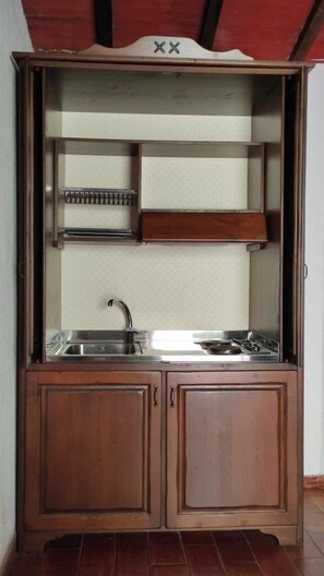 Klassieke studio, terras, uitzicht op tuin | Privékitchenette