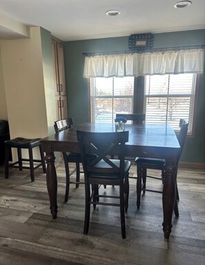 Dining - 3-bedroom house in lovely Duanesburg with AC and charm (Duanesburg)