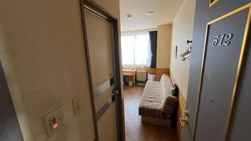 Standard Single Room, Smoking | Interior