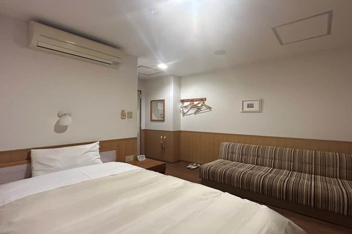 Couette en duvet d'oie, rideaux occultants, Wi-Fi gratuit, draps fournis