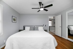 4 bedrooms, iron/ironing board, WiFi, bed sheets - The Irish Cottage on McKinley (South Bend)