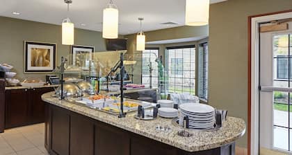 Cozy Studio w/ Breakfast | Business Center & Pool