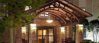 Cozy Studio w/ Breakfast | Business Center & Pool