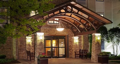 Accessible Suite | Kitchen, Free Breakfast & Pool
