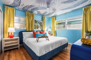 4 bedrooms, iron/ironing board, free WiFi, bed sheets - 5 Mins to Beach! Heated Pool, Hot Tub, Arcades, and More! (Largo)