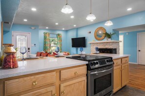 Fridge, microwave, oven, stovetop - 5 Mins to Beach! Heated Pool, Hot Tub, Arcades, and More! (Largo)