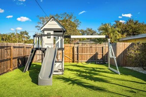 Children’s area - 5 Mins to Beach! Heated Pool, Hot Tub, Arcades, and More! (Largo)