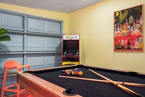 Games room - 5 Mins to Beach! Heated Pool, Hot Tub, Arcades, and More! (Largo)