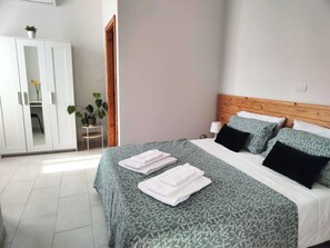 3 bedrooms, Internet, bed sheets - Cozy and spacious apartment in the heart of the historic center of Catania (Catania)