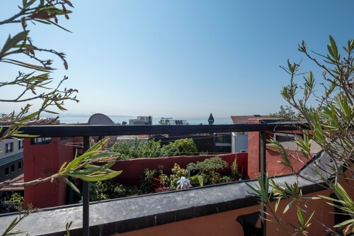 3BR House w Private Terrace - 3 Bathrooms - 5 Min to Blue Mosque & Hagia Sophia