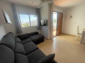 Living area - Condado De Alhama Apt-pool-park-parking-sleeps4 (Alhama de Murcia)