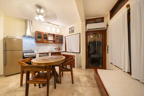 Interior - Classic Condo with private cenote on 5th Avenue - Sacbe (Playa del Carmen)