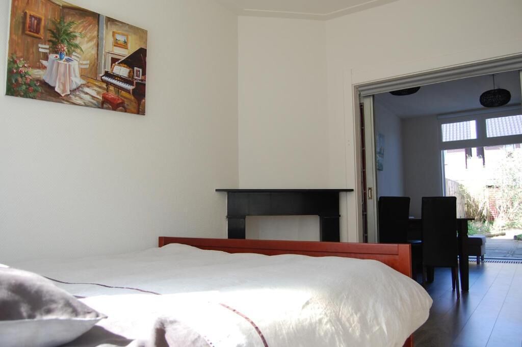 Apartemen Comfort, pemandangan kebun | Meja kerja, ruang kerja ramah laptop, dan setrika/meja setrika