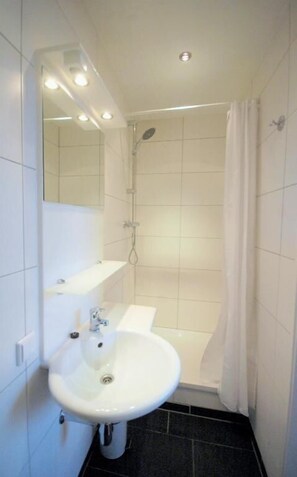 Standard Loft, Garden View | Bathroom - Ensche-Day Inn (Enschede)