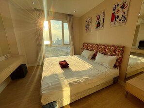 3 bedrooms - 2 Bed Room Seaview -best Of Location A Pattaya Gem (Pattaya)