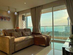 Living area - 2 Bed Room Seaview -best Of Location A Pattaya Gem (Pattaya)