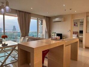 Apartment, 2 Bedrooms, Accessible | Dining - 2 Bed Room Seaview -best Of Location A Pattaya Gem (Pattaya)