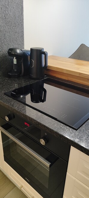 Private kitchen - Bielsko-Biała, Poland – Near Beskidy Mountains – HikeBike Apartments (Bielsko-Biała)