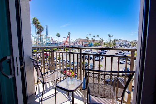 Carousel Beach Inn