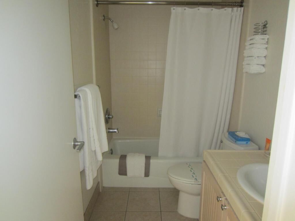 Kamar, 1 Tempat Tidur King, balkon | Kamar mandi | Pengering rambut, handuk,  dan tisu toilet