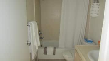 Kamar, 1 Tempat Tidur King, balkon | Kamar mandi | Pengering rambut, handuk, dan tisu toilet