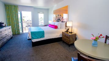 Room, 1 King Bed, Balcony | Blackout curtains, iron/ironing board, free WiFi