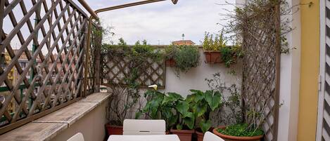 Apartment, Balkon, Stadtblick | Speisen im Freien