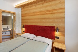 2 bedrooms, WiFi, bed sheets - Chalet 'Timo' with Mountain View, Private Terrace and Wi-Fi (Livigno)