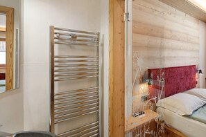 2 bedrooms, WiFi, bed sheets - Chalet 'Timo' with Mountain View, Private Terrace and Wi-Fi (Livigno)