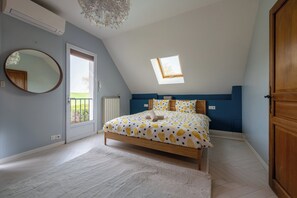 4 bedrooms, iron/ironing board, WiFi, bed sheets - Maison 8 personnes - Piscine - 15' Fontainebleau (Villemer)