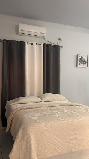 1 habitación y ropa de cama 
