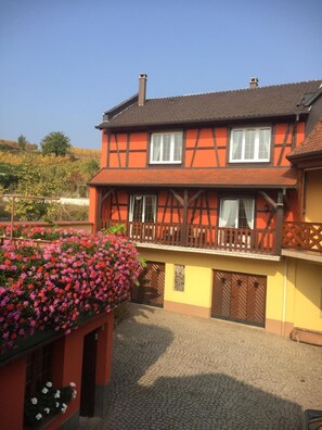Exterior - 3-Star Gîte Fruehmess with Shared Pool on the Alsace Wine Route in Itterswiller (Itterswiller)