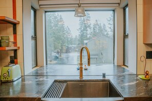 Interior - Modern Mountain Retreat • Mammoth Lakes (Mammoth Lakes)