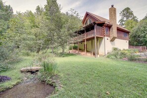 House | 3 bedrooms - Golden Grizzly Cabin by Beyond Expectations With Hot Tub (Sevierville)