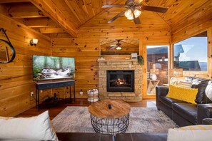 House - Breezy Ridge Cabin by Beyond Expectations With Hot Tub (Sevierville)